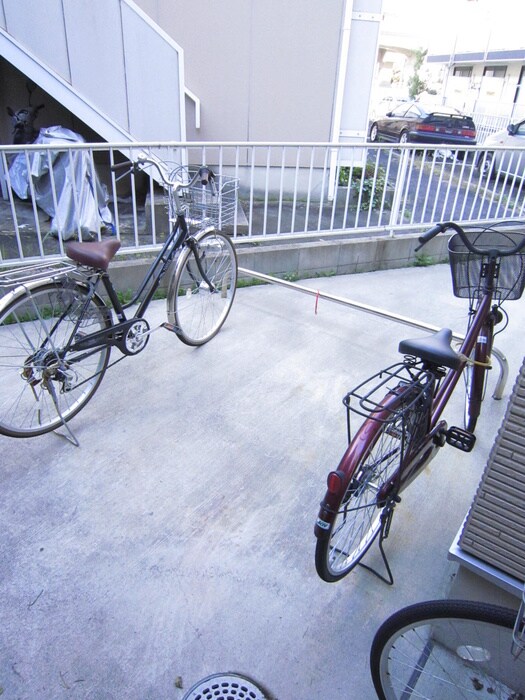 物件外観写真3　(駐輪場)
