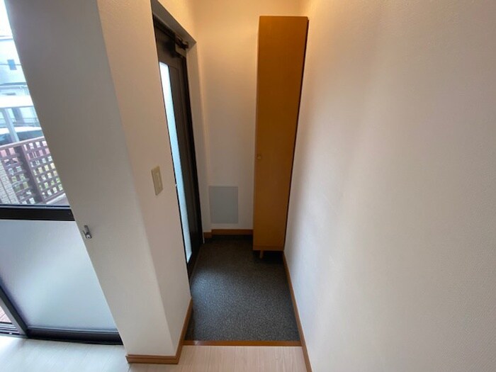物件内観写真10　(玄関)