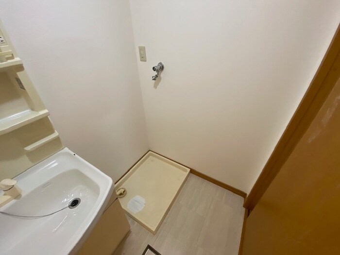 物件内観写真13　(洗濯機置場)