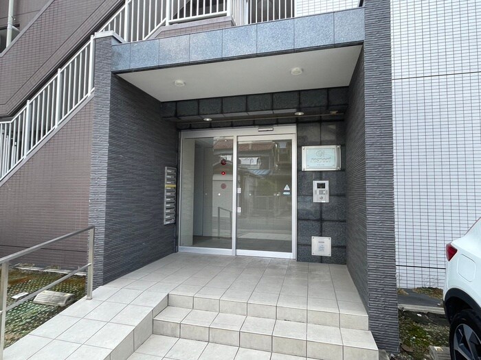 物件外観写真2　(エントランス部分)