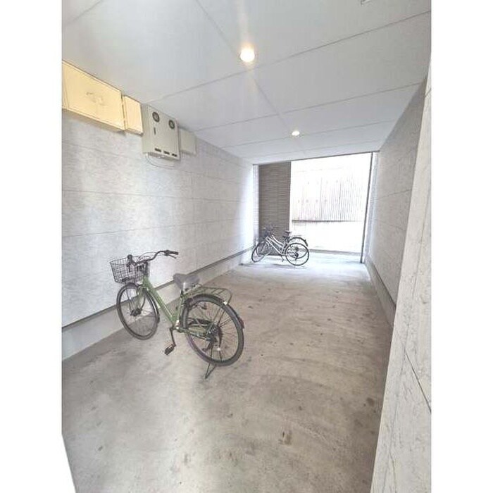 物件外観写真3　(駐輪場)