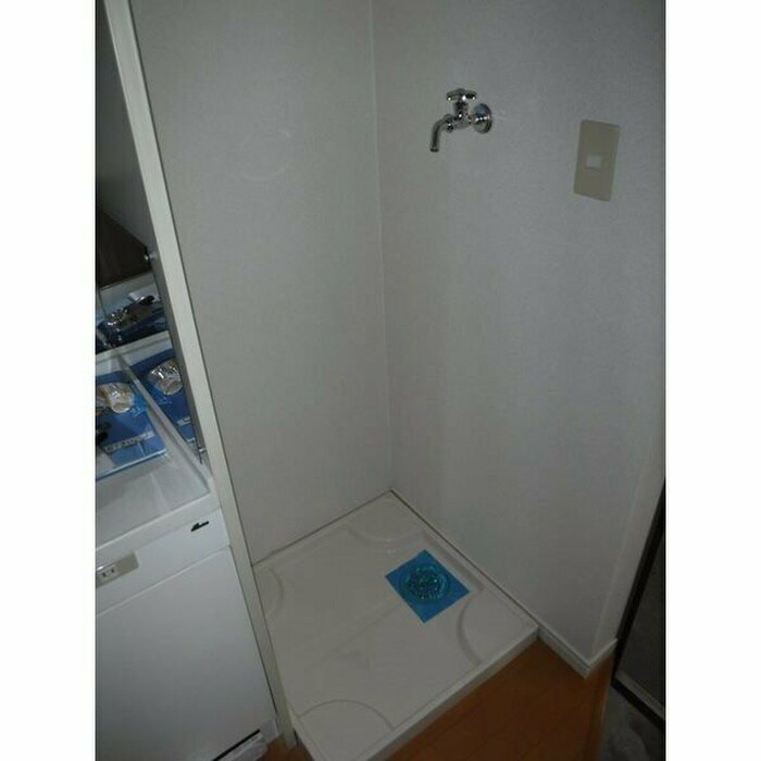 物件内観写真11　(洗濯機置場)