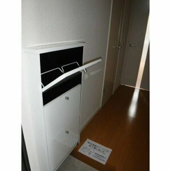 物件内観写真16　(玄関)