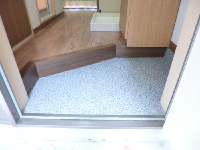 物件内観写真18　(玄関)