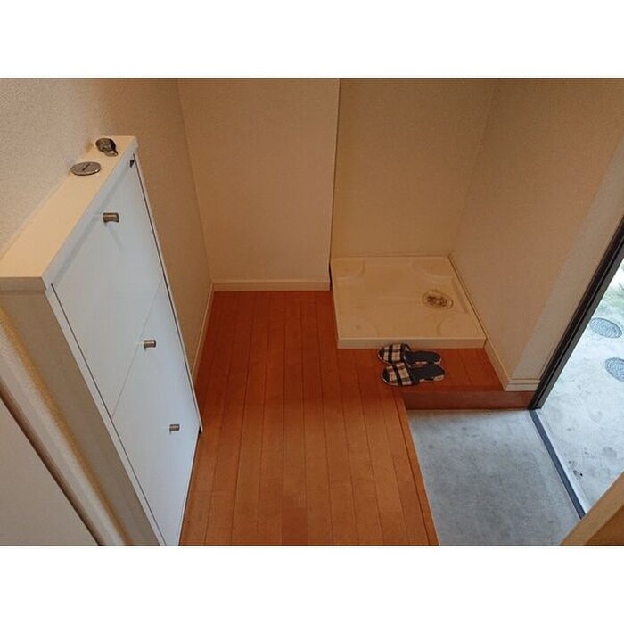 物件内観写真9　(玄関)