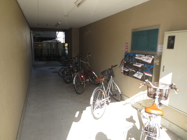 物件外観写真3　(駐輪場)