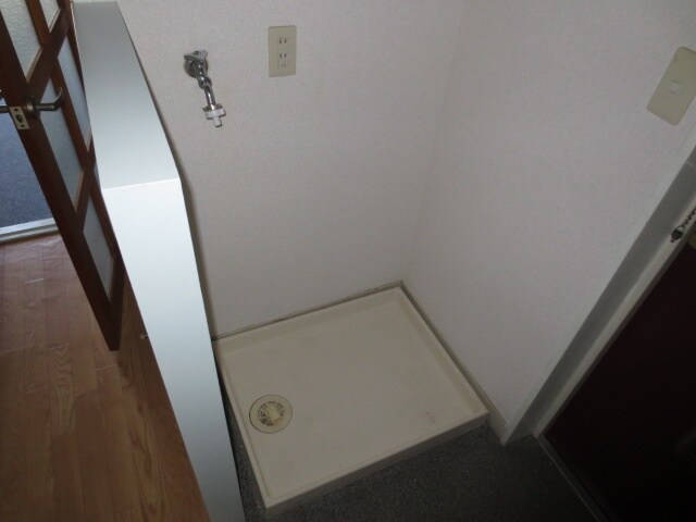 物件内観写真10　(洗濯機置場)