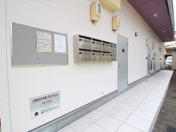 物件外観写真3　(エントランス部分)