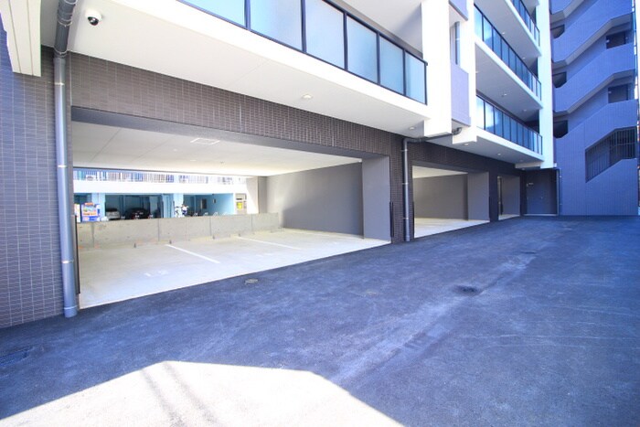 物件外観写真4　(駐車場)