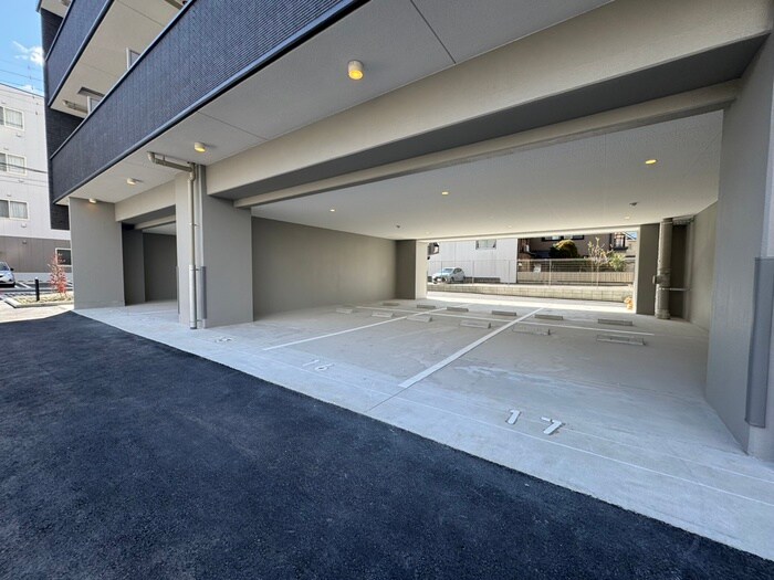 物件外観写真2　(駐車場)