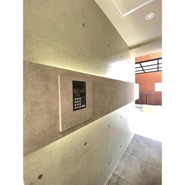 物件外観写真5　(エントランス部分)