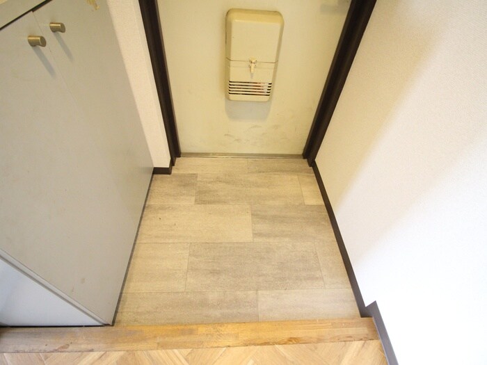 物件内観写真9　(玄関)