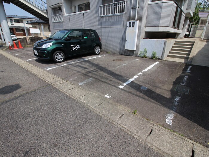 物件外観写真6　(駐車場)