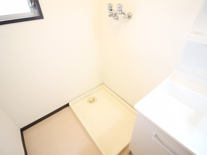 物件内観写真13　(洗濯機置場)