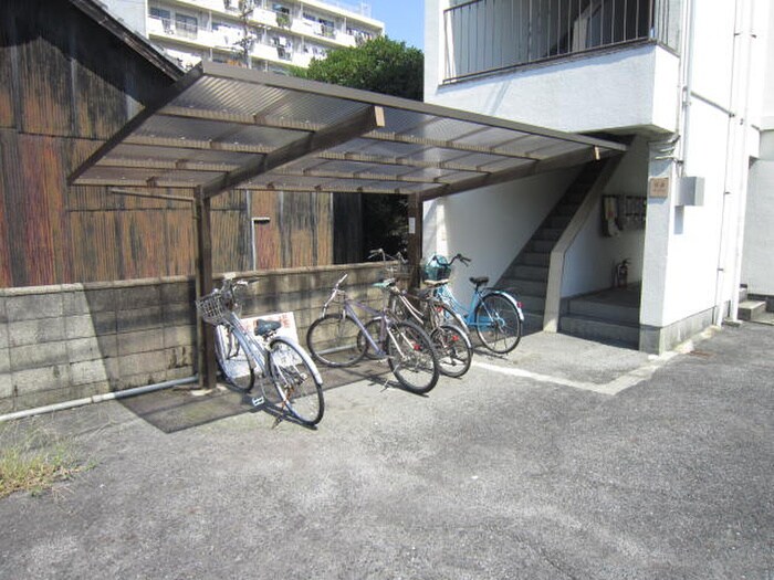 物件外観写真3　(駐輪場)