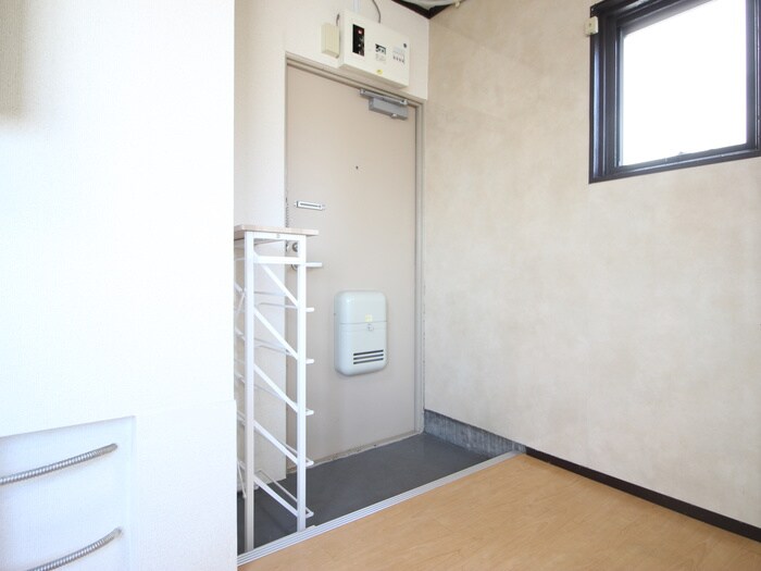 物件内観写真13　(玄関)
