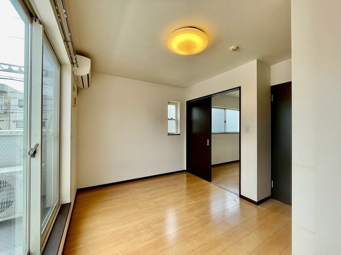 物件内観写真2　(居室)