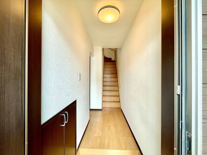 物件内観写真11　(玄関)