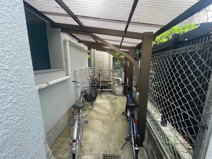物件外観写真3　(駐輪場)