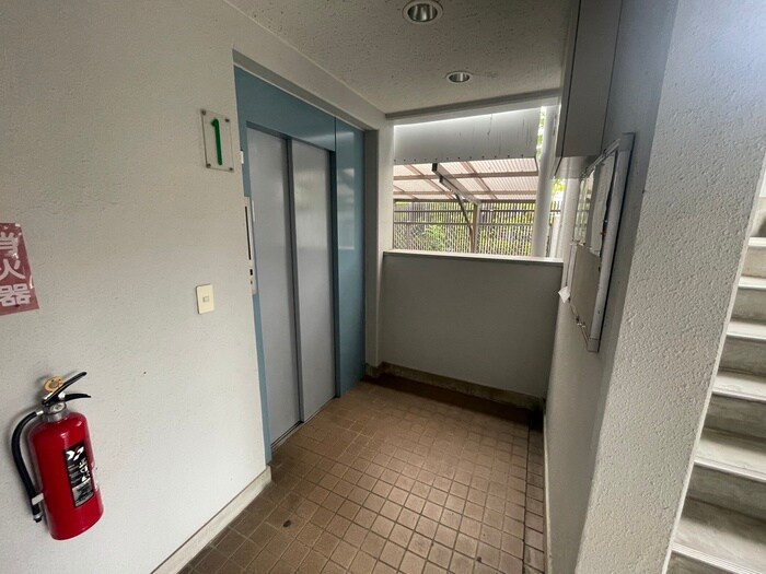 物件外観写真6　(エントランス部分)