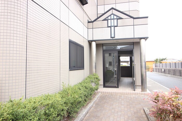 物件外観写真5　(エントランス部分)