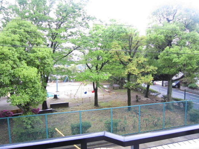 物件内観写真16　(室内からの展望)