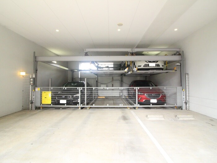 物件外観写真5　(駐車場)