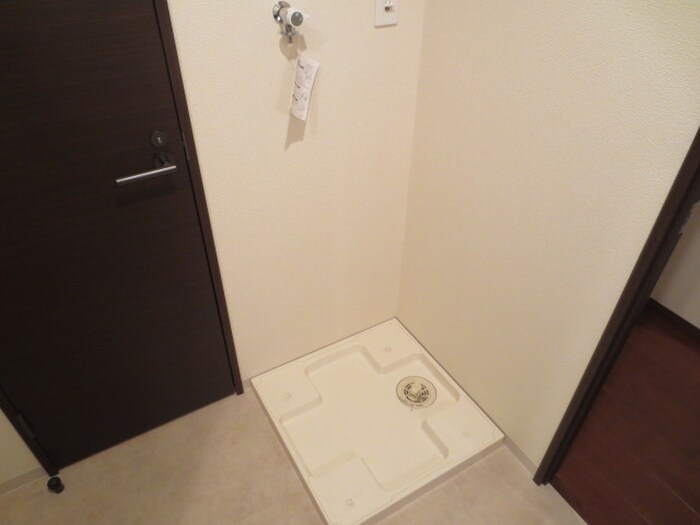 物件内観写真12　(洗濯機置場)