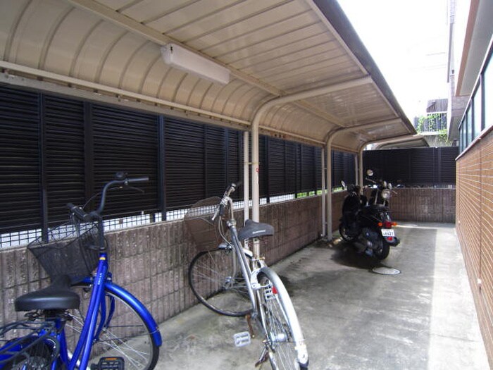 物件外観写真3　(駐輪場)