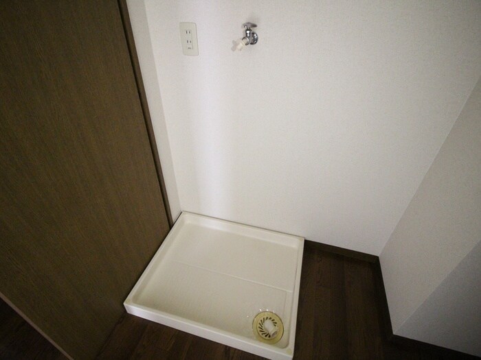 物件内観写真12　(洗濯機置場)