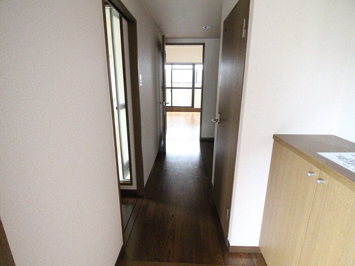 物件内観写真20　(廊下)