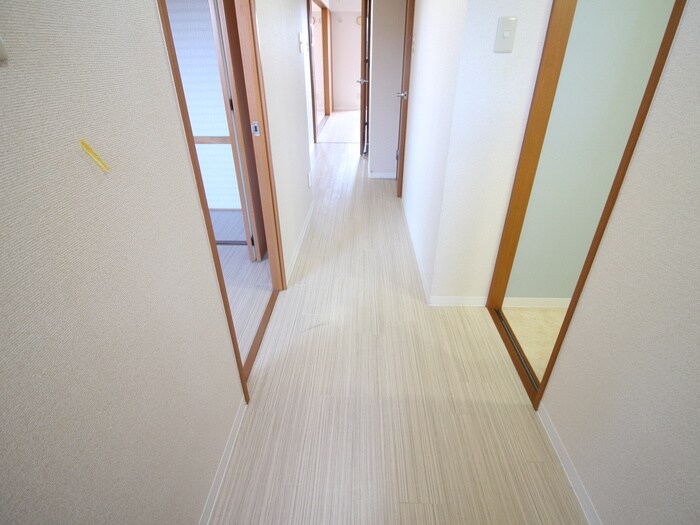 物件内観写真18　(廊下)