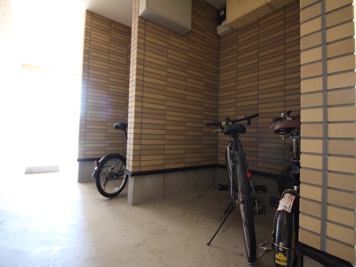 物件外観写真6　(駐輪場)