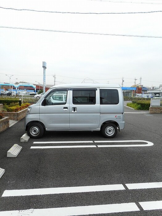 物件外観写真4　(駐車場)