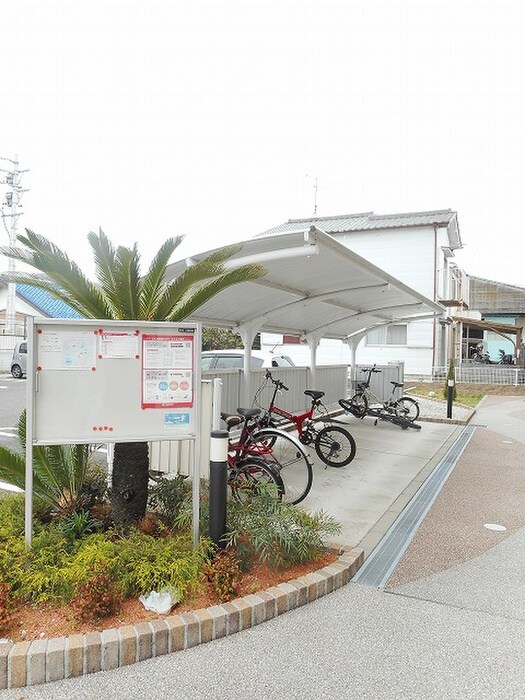 物件外観写真5　(駐輪場)