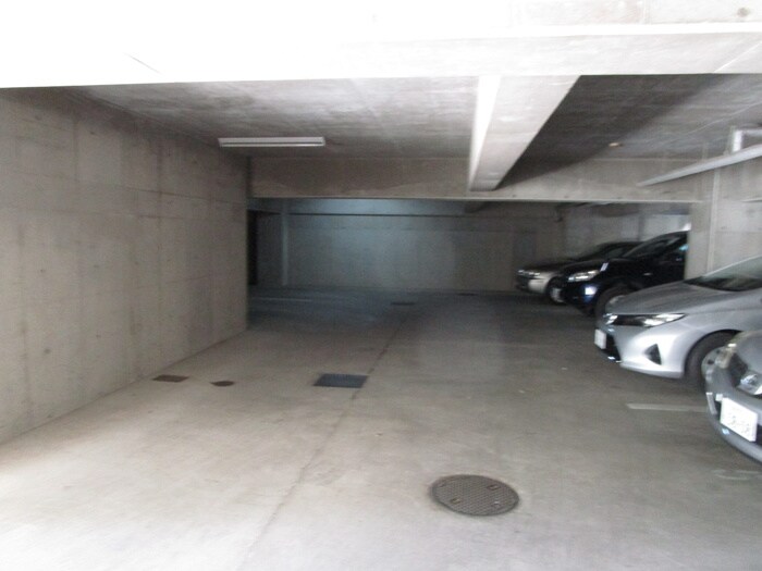 物件外観写真5　(駐車場)