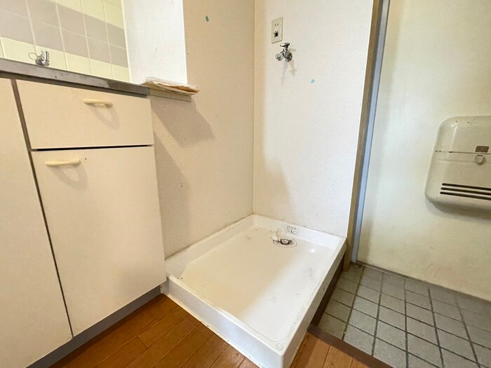 物件内観写真13　(洗濯機置場)