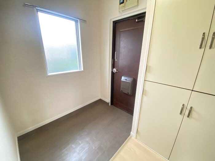 物件内観写真18　(玄関)