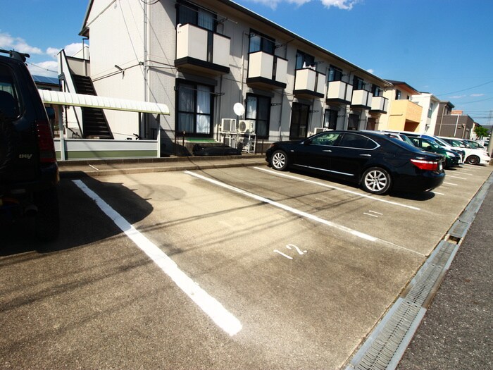 物件外観写真2　(駐車場)