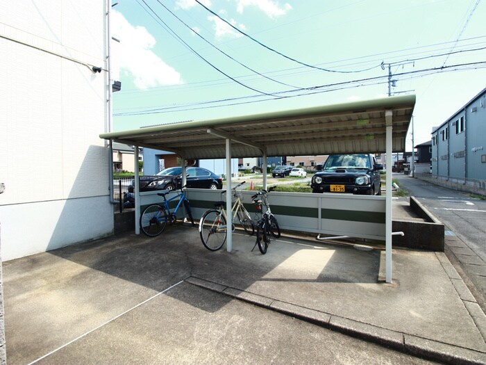 物件外観写真3　(駐輪場)