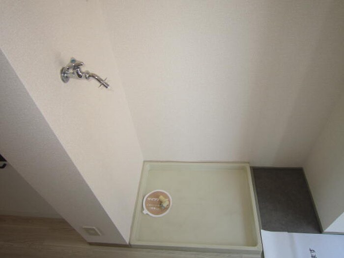 物件内観写真11　(洗濯機置場)