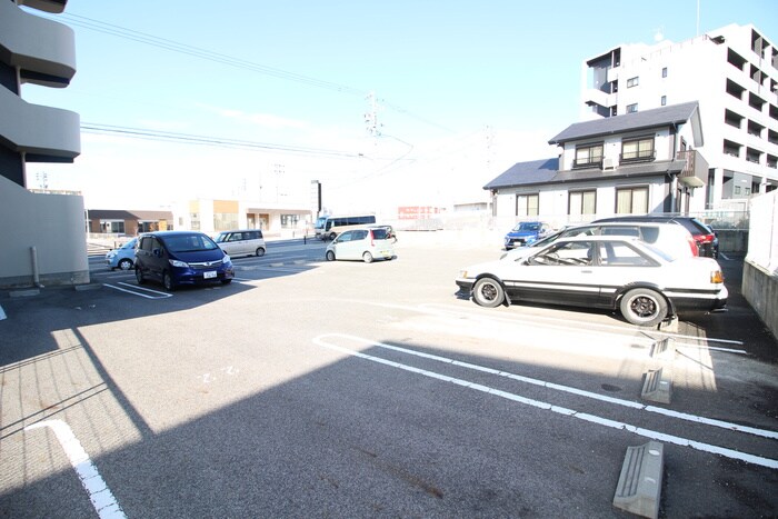 物件外観写真6　(駐車場)