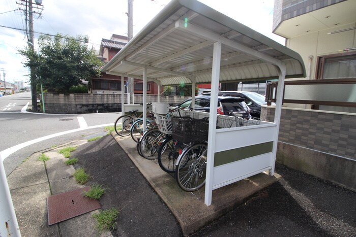 物件外観写真5　(駐輪場)