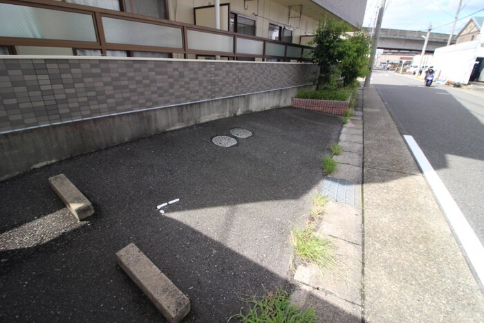 物件外観写真6　(駐車場)