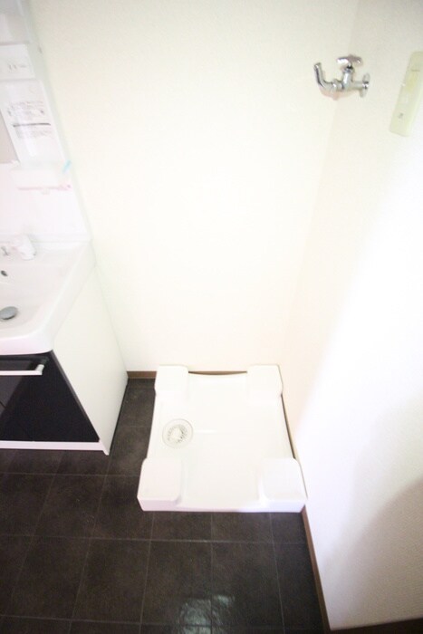 物件内観写真12　(洗濯機置場)