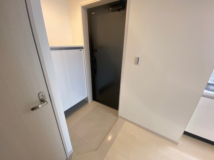 物件内観写真16　(玄関)