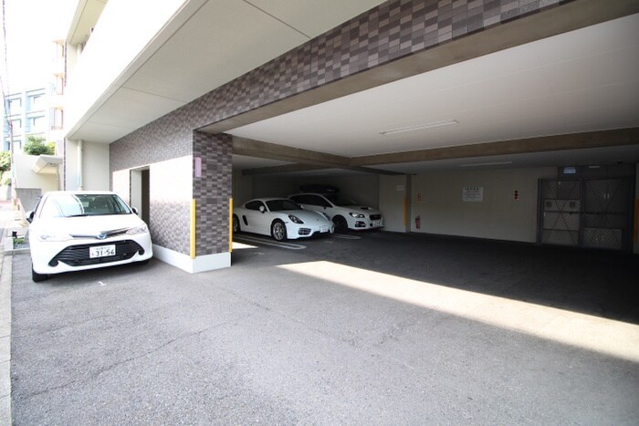 物件外観写真5　(駐車場)