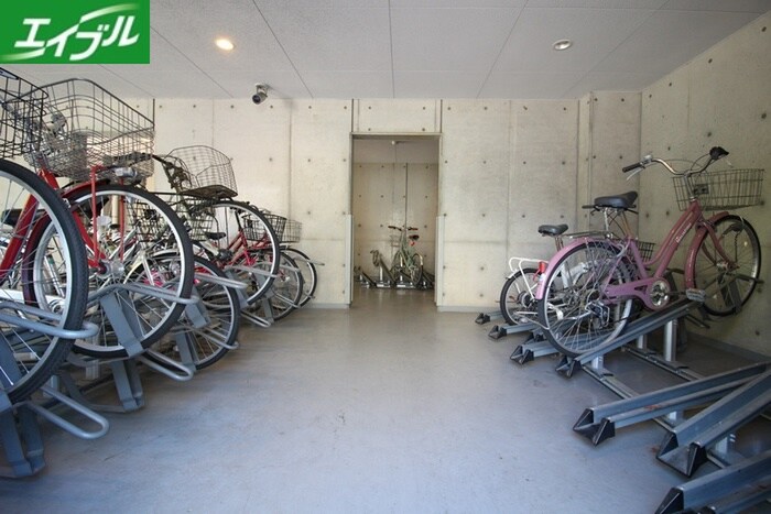 物件外観写真4　(駐輪場)