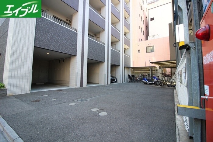 物件外観写真5　(駐車場)