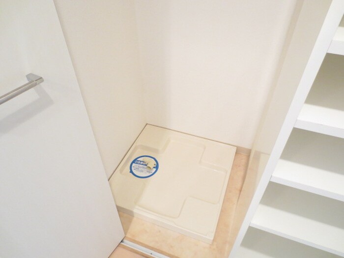 物件内観写真13　(洗濯機置場)